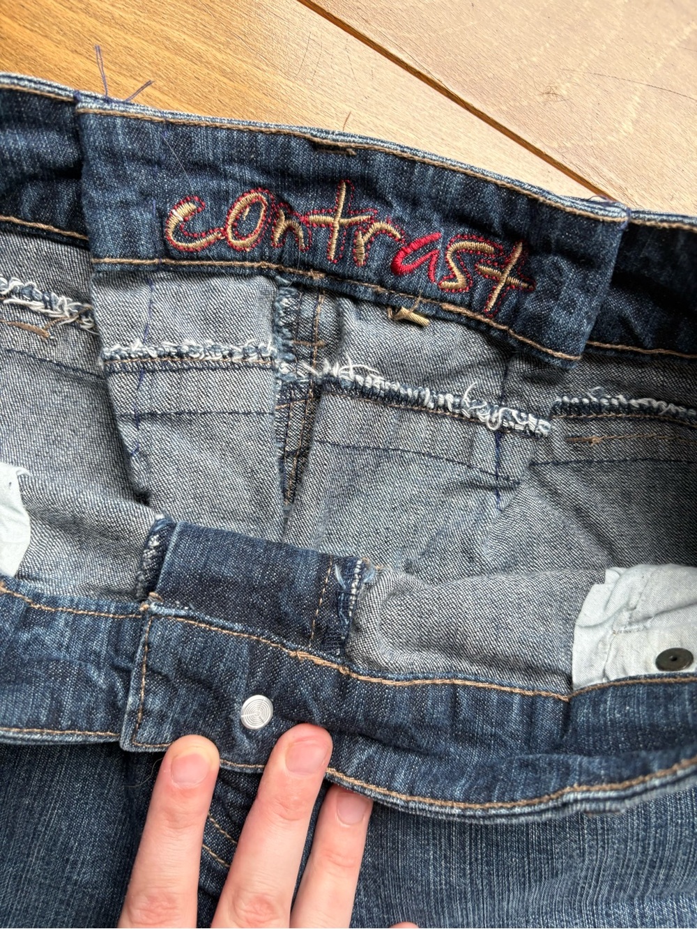 Contrast jean capris - Picture 3 of 5